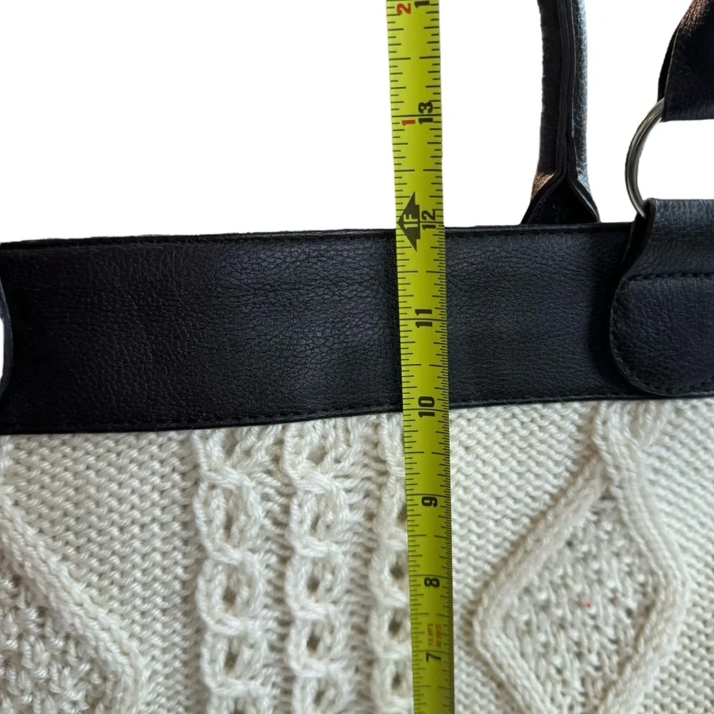 4/$40 Sweater Knit Faux Leather‎ Cream Knit Sweater Medium Tote Bag